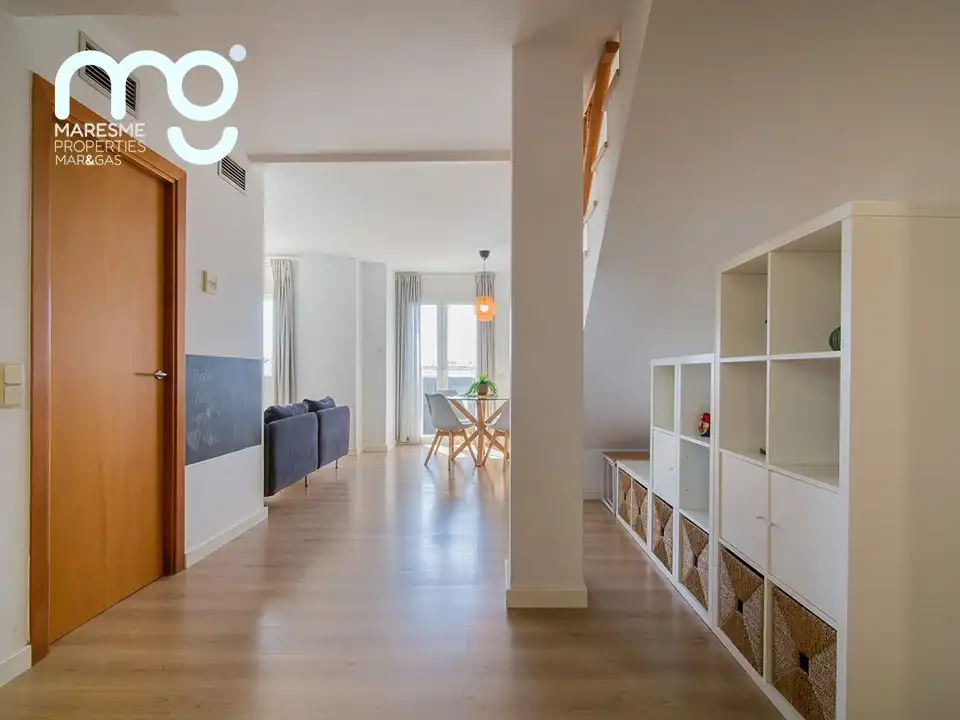 Sala d'estar de Dúplex en venda en Pineda de Mar amb Aire condicionat, Calefacció i Parquet