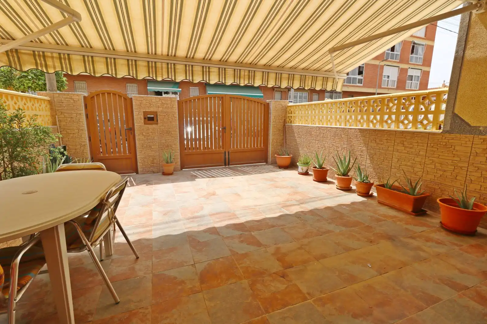 Terrassa de Casa adosada en venda en Torrevieja amb Jardí privat i Terrassa