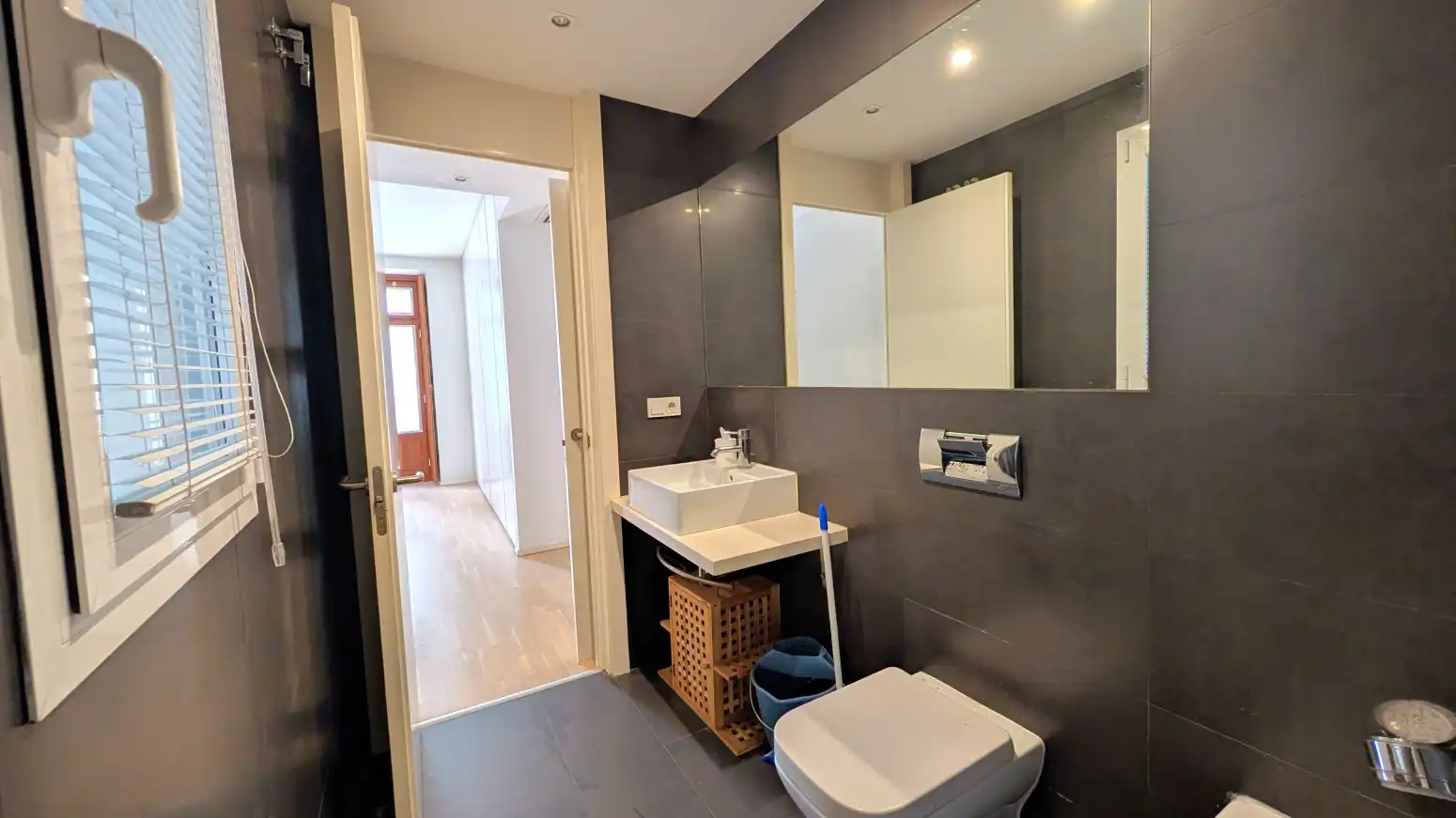 Baño de Piso en venta en Valencia con Aire acondicionado, Calefacción y Jardín privado