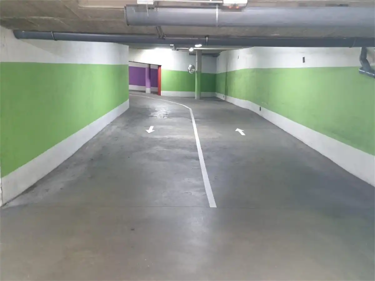Garaje en venta en Calle Milán, Veredillas