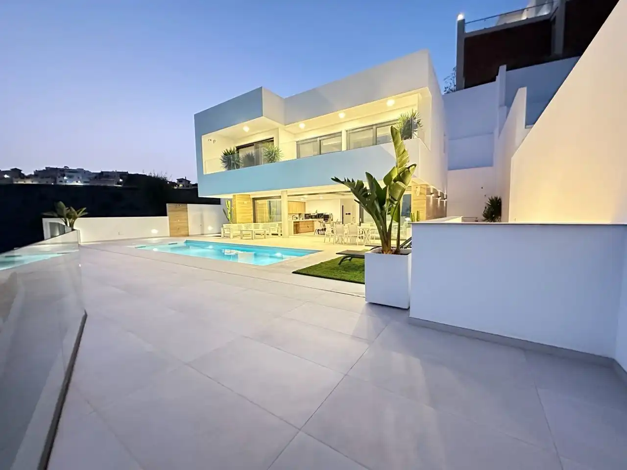 Terrassa de Casa o xalet en venda en Nerja amb Aire condicionat, Calefacció i Jardí privat