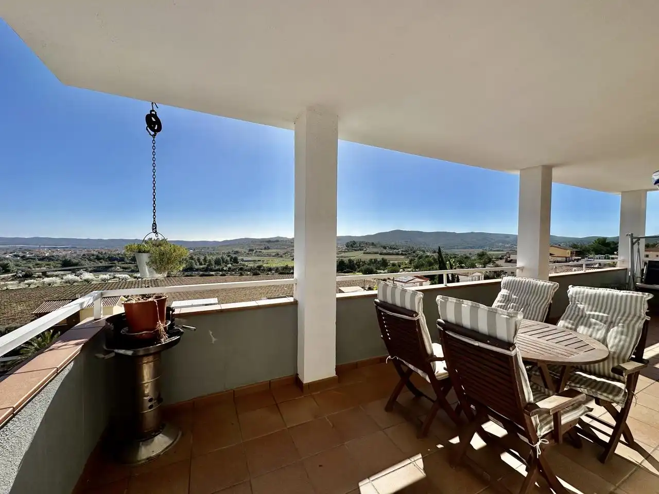 Casa amb piscina en venda a La Bisbal del Penedès, imagen 5