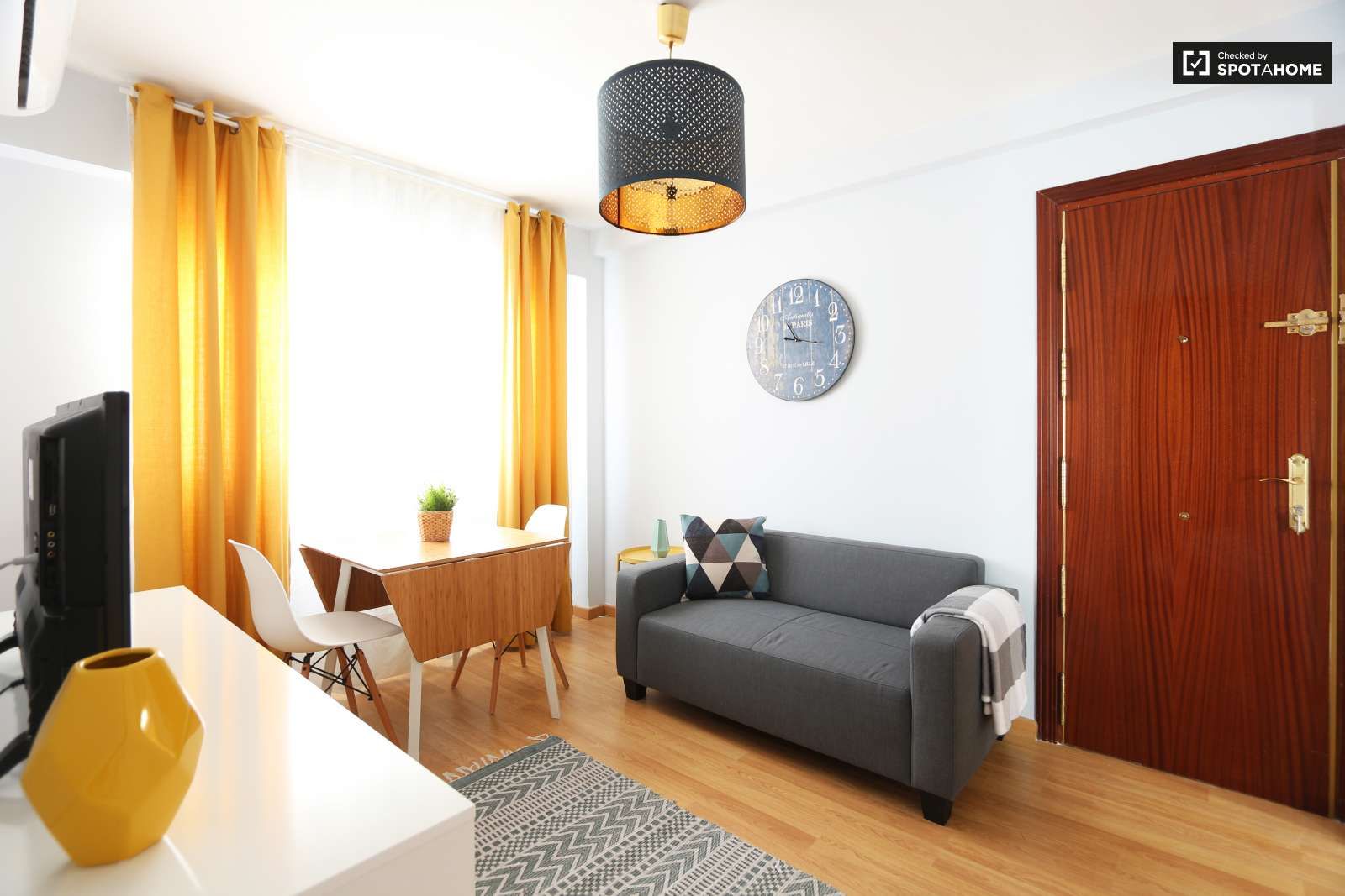 Living room of Apartment to share in  Madrid Capital  with Air Conditioner and Terrace