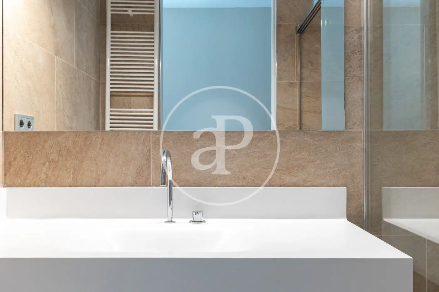 Baño de Piso de alquiler en Barcelona con Aire acondicionado, Calefacción y Jardín privado