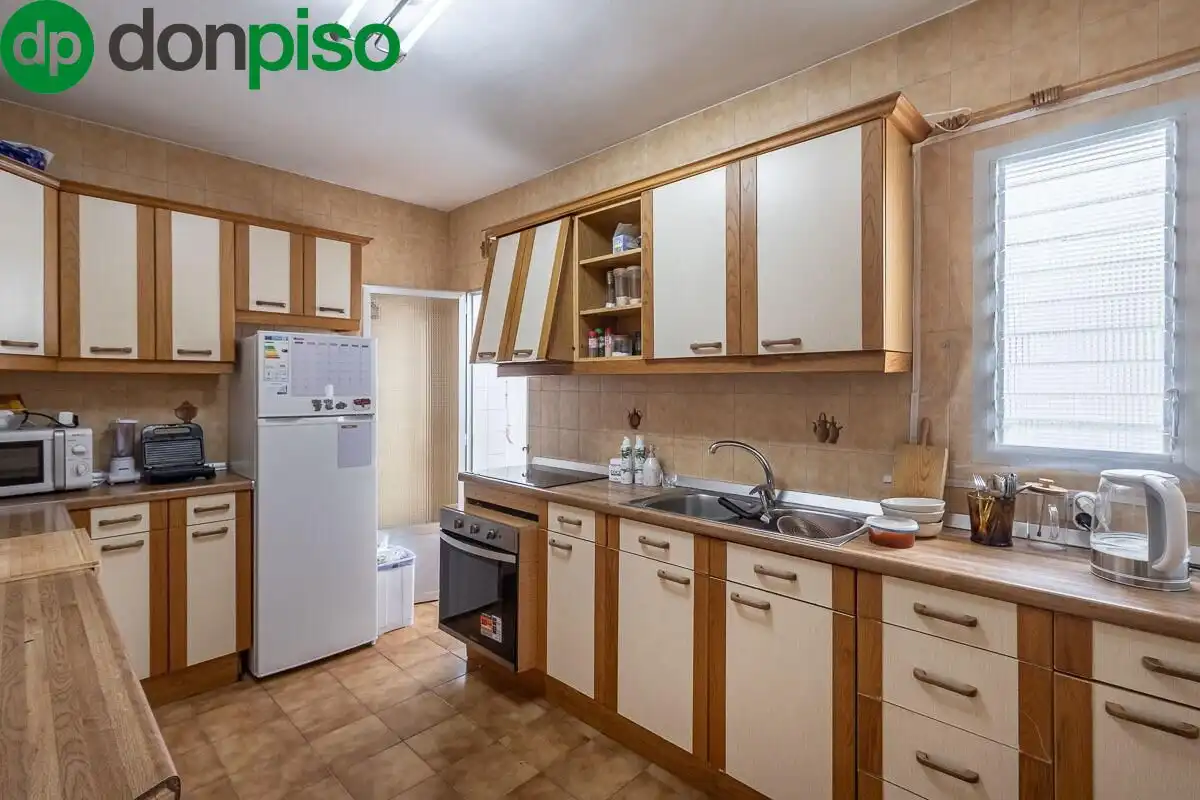 Kitchen of Flat for sale in Granada  with Air Conditioner