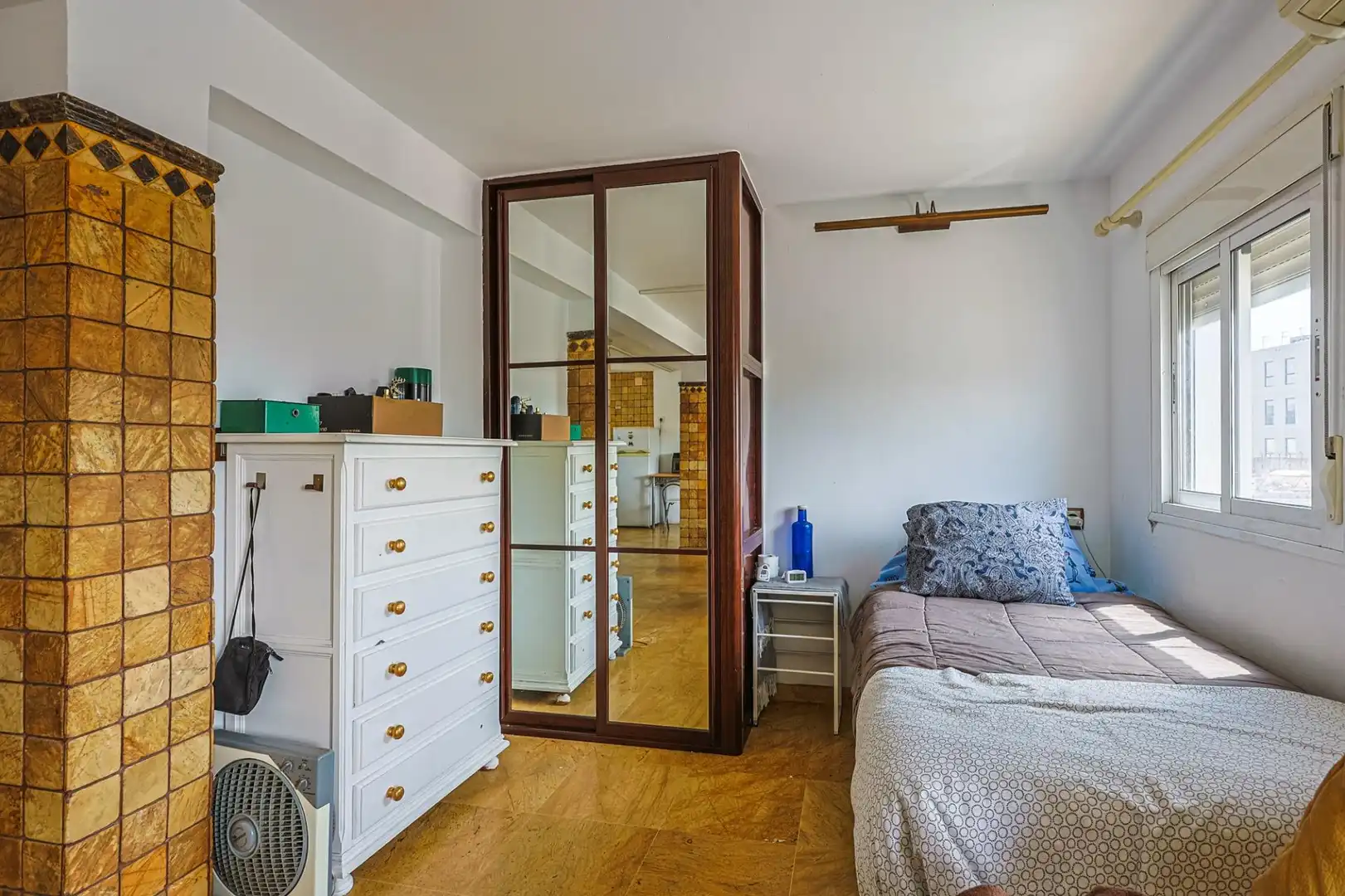 Bedroom of Flat for sale in Sevilla  with Air Conditioner and Balcony