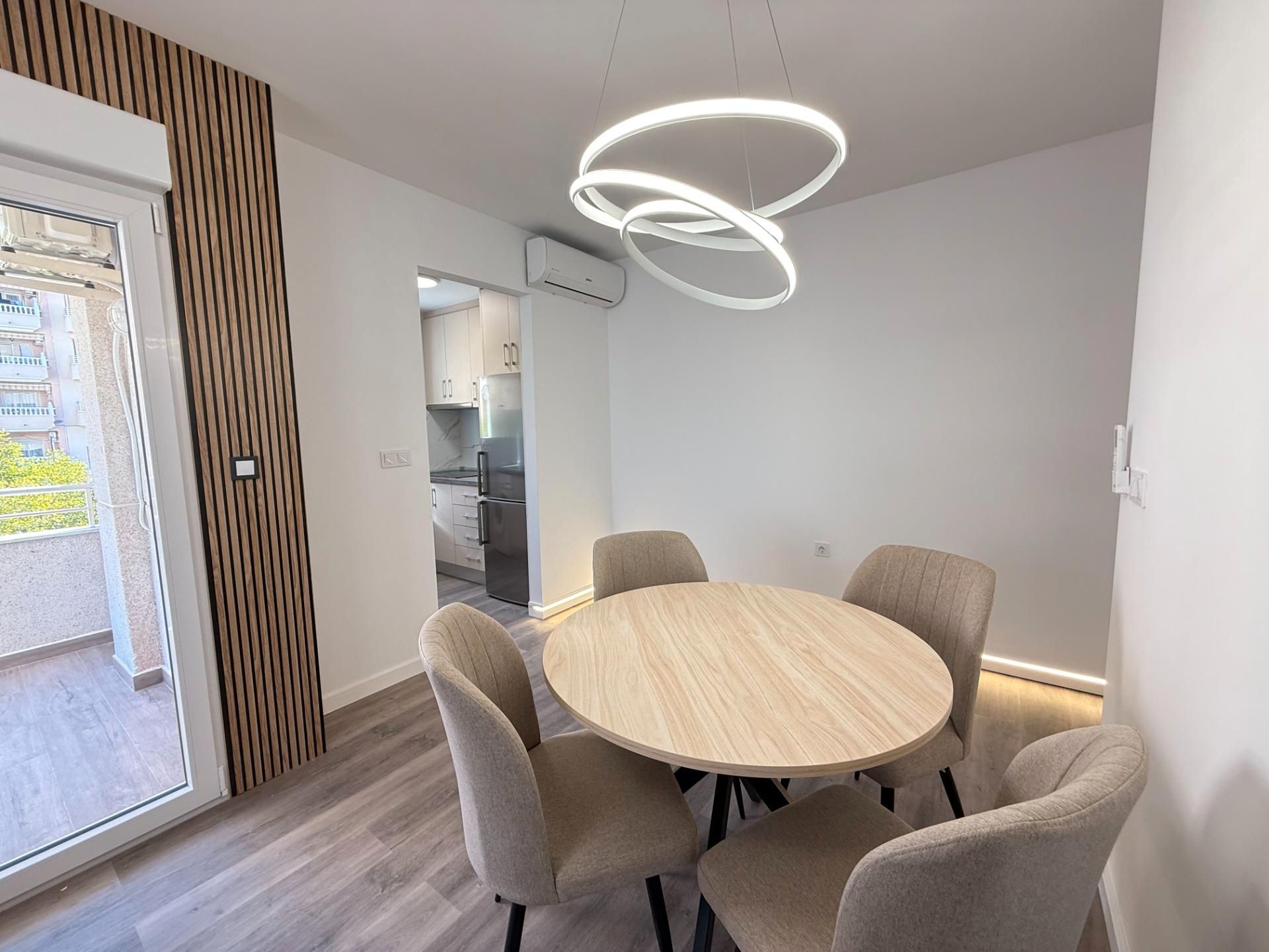 Menjador de Apartament en venda en Torrevieja amb Aire condicionat, Parquet i Terrassa