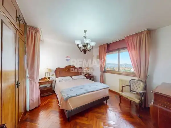Habitación de Casa o chalet en venta en Vigo  con Calefacción, Jardín privado y Parquet