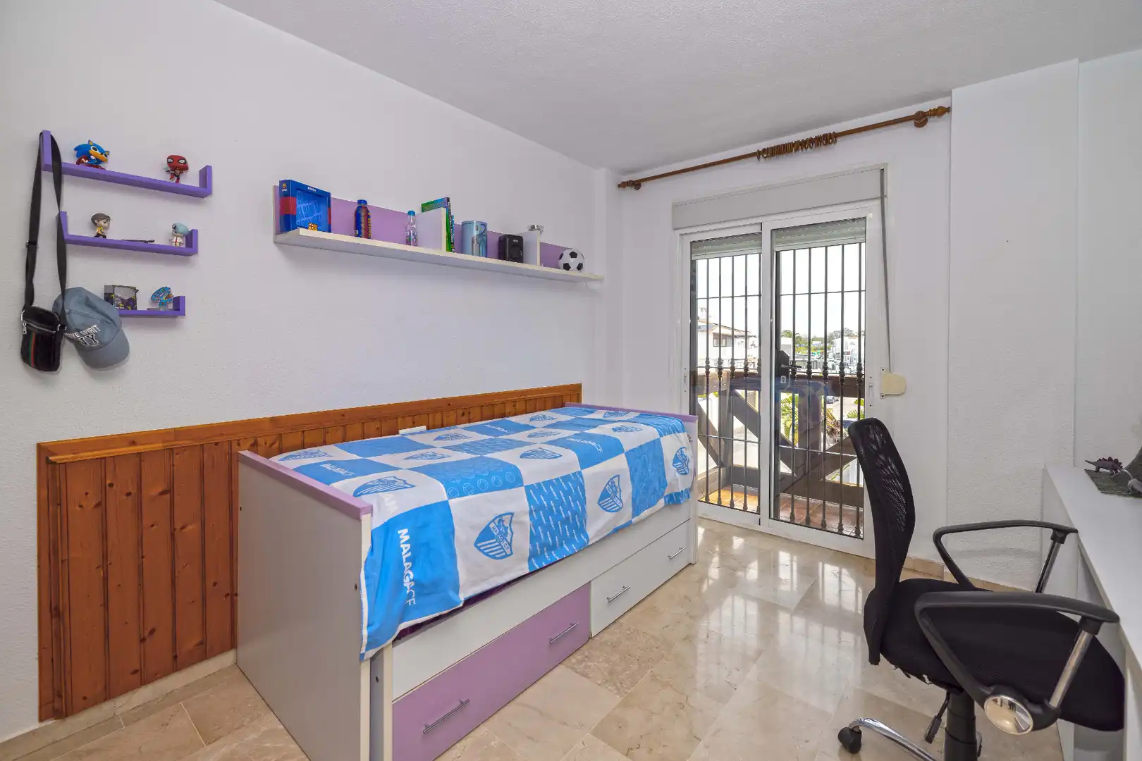 Dormitori de Casa o xalet en venda en Alhaurín de la Torre amb Aire condicionat, Calefacció i Jardí privat