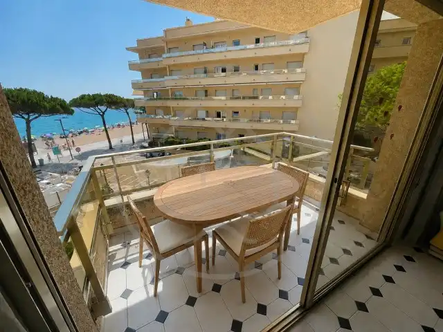 Flat with terrace for sale in Passeig Marítim 142
