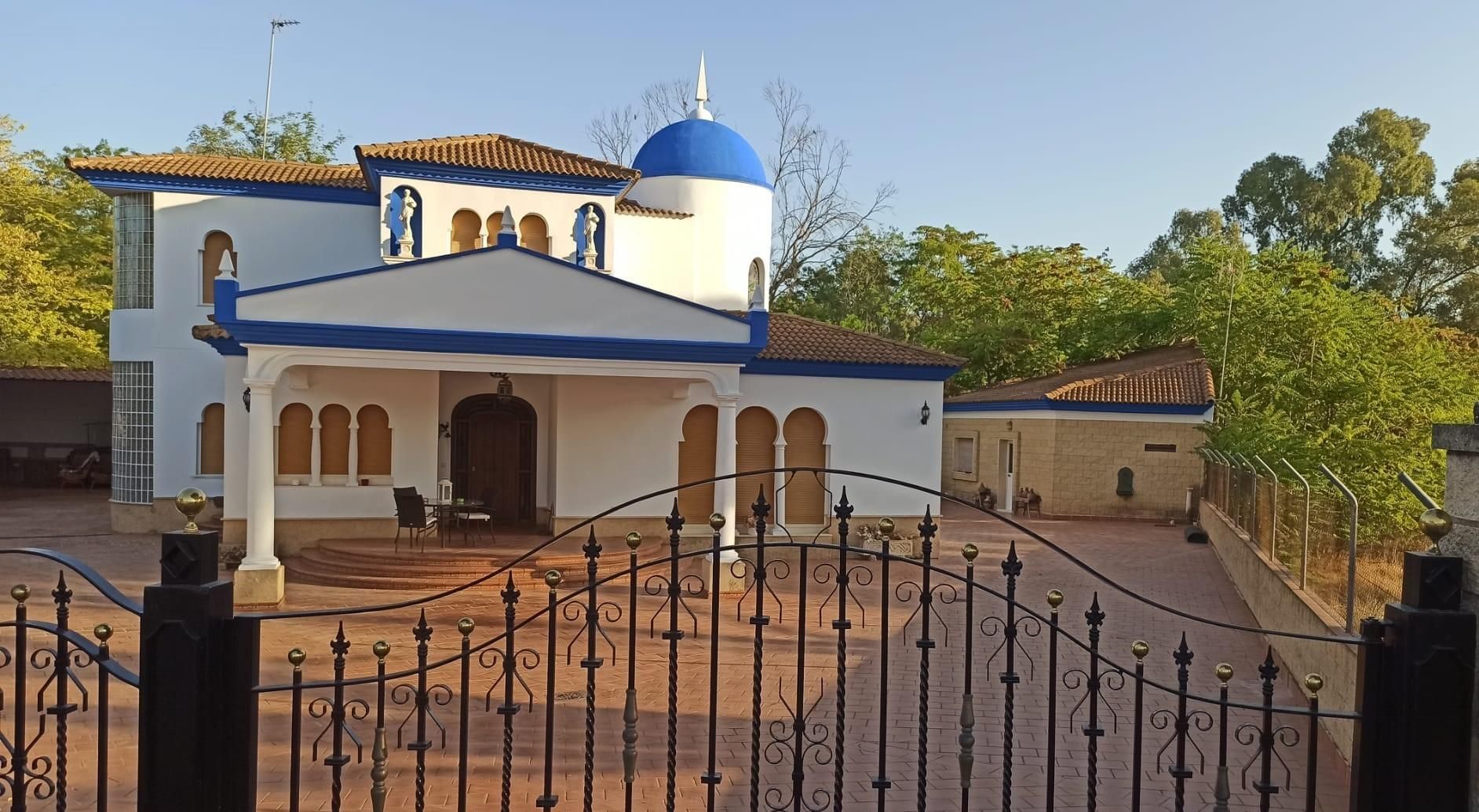 Vista exterior de Casa o xalet de lloguer en  Córdoba Capital amb Aire condicionat, Jardí privat i Traster
