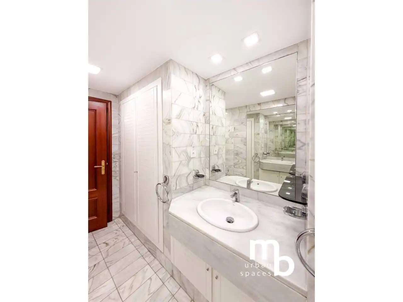 Bathroom of Flat for rent in Fuencarral - El Pardo