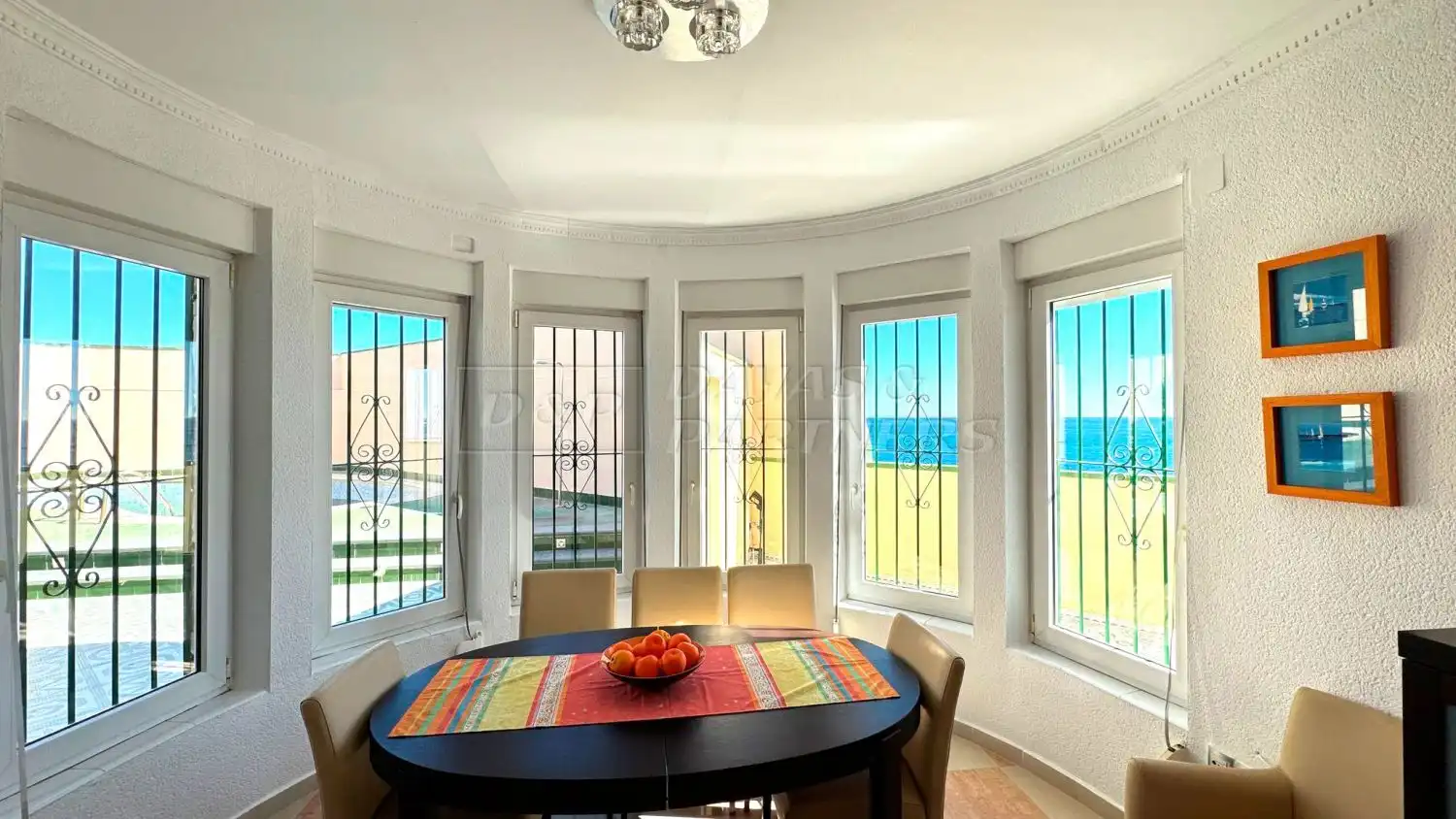 House with pool for sale in Playa de los Locos