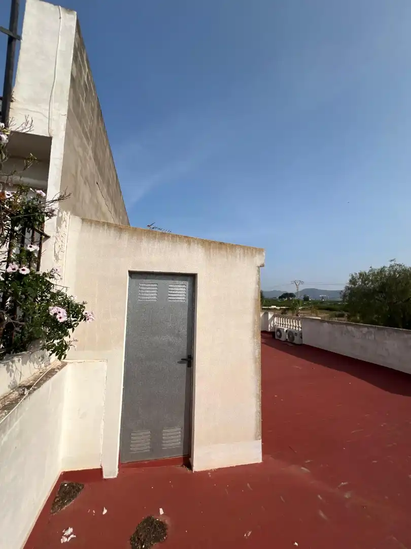 Vista exterior de Casa o xalet en venda en Rafelbuñol / Rafelbunyol amb Calefacció, Terrassa i Traster