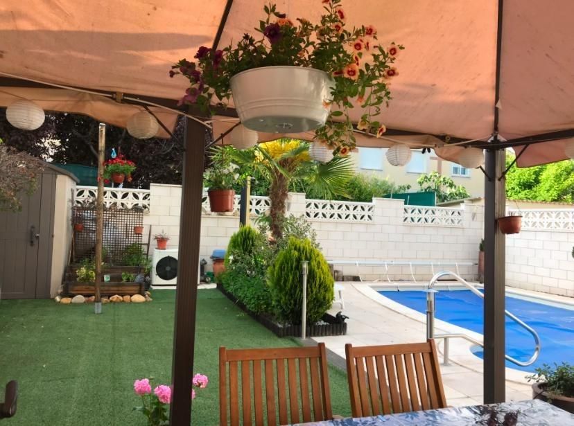 Terrassa de Casa o xalet en venda en Yunquera de Henares amb Jardí privat, Traster i Piscina