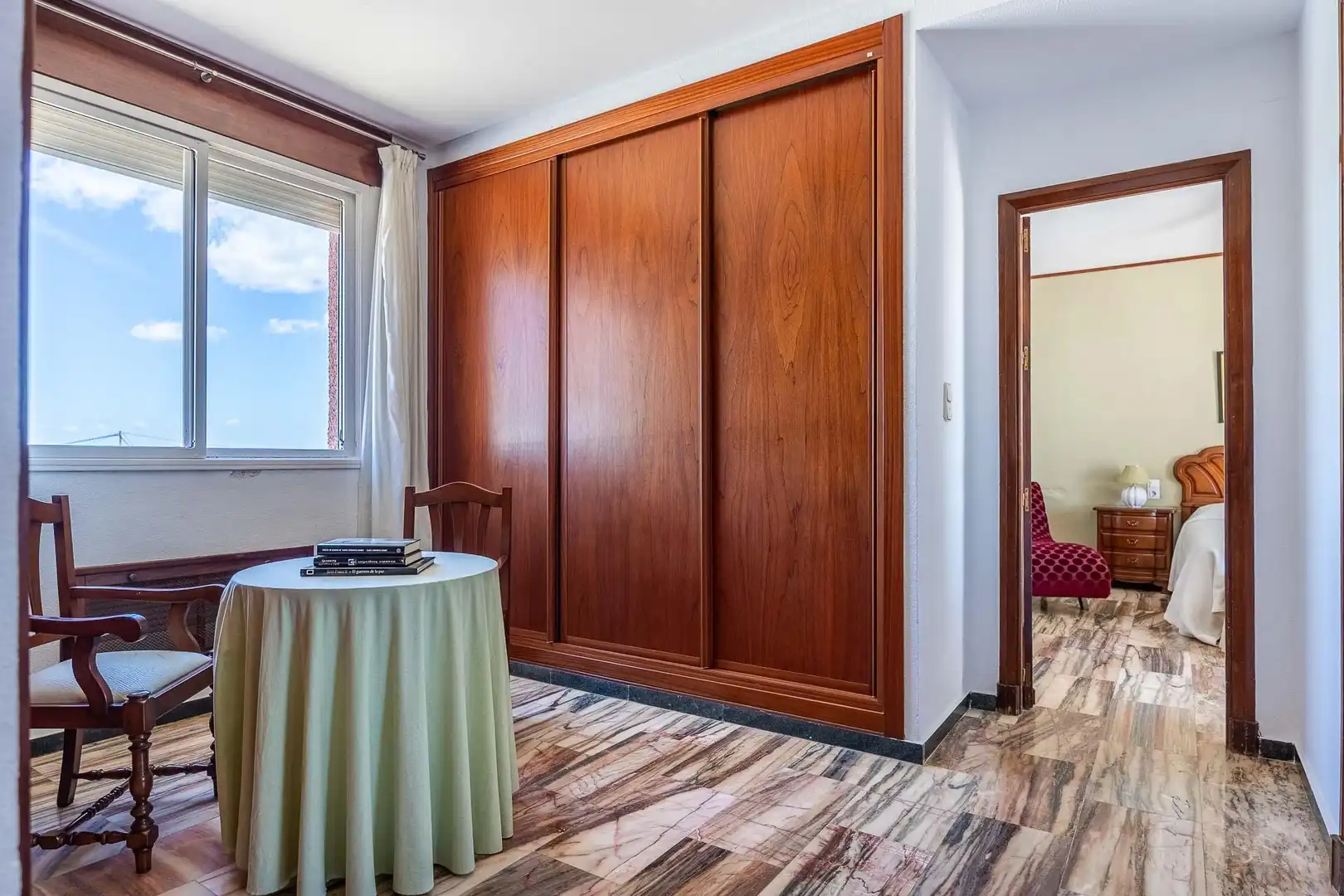 Habitación de Finca rústica en venta en Sanlúcar la Mayor con Calefacción, Jardín privado y Terraza