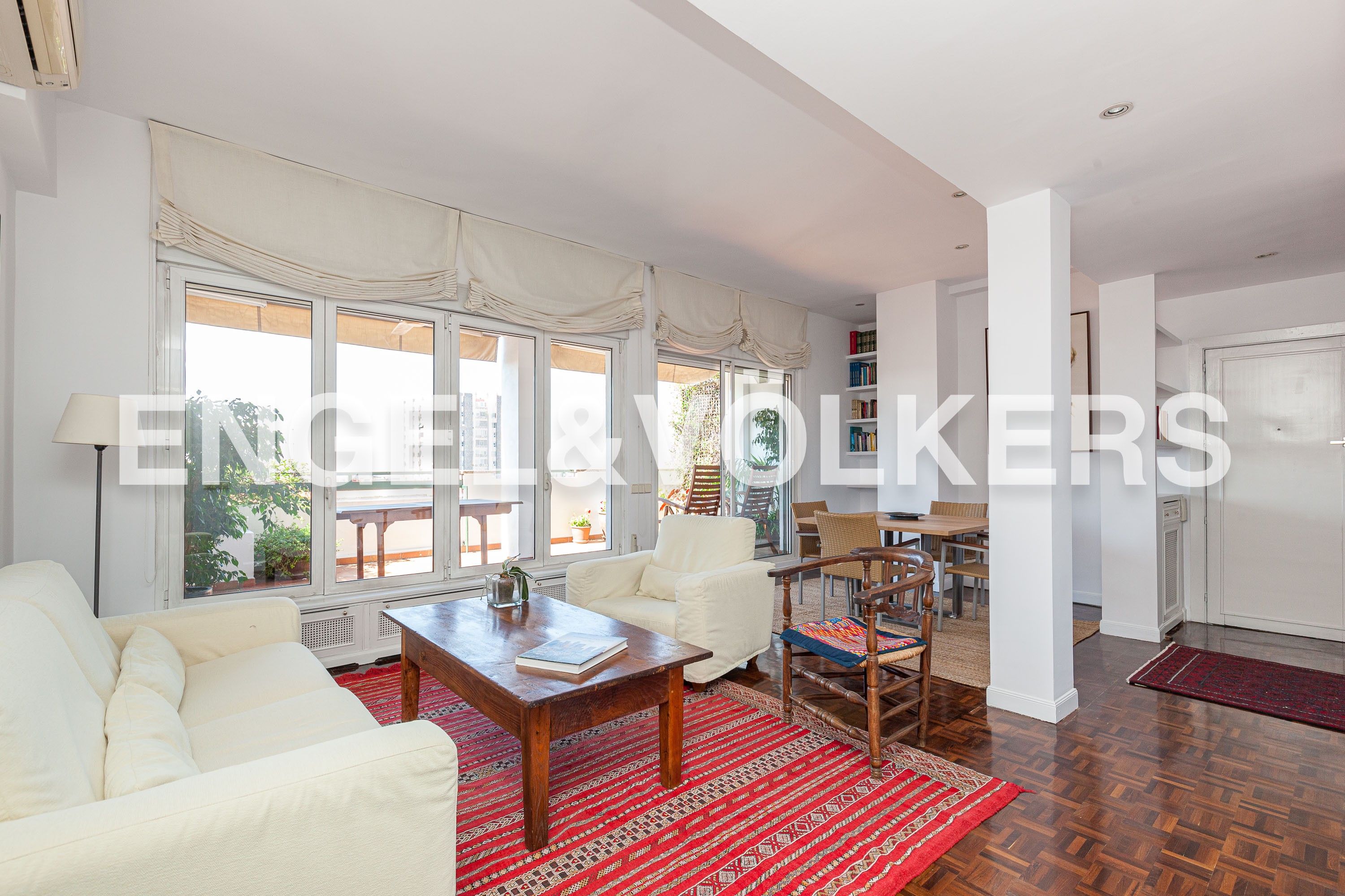 Sala d'estar de Àtic en venda en  Madrid Capital amb Aire condicionat, Calefacció i Parquet