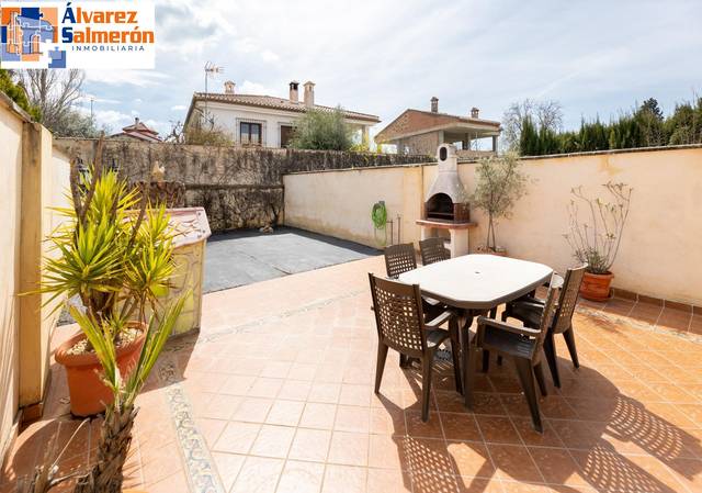 Casa-chalet en Venta en Calle LUNA en Ogíjares