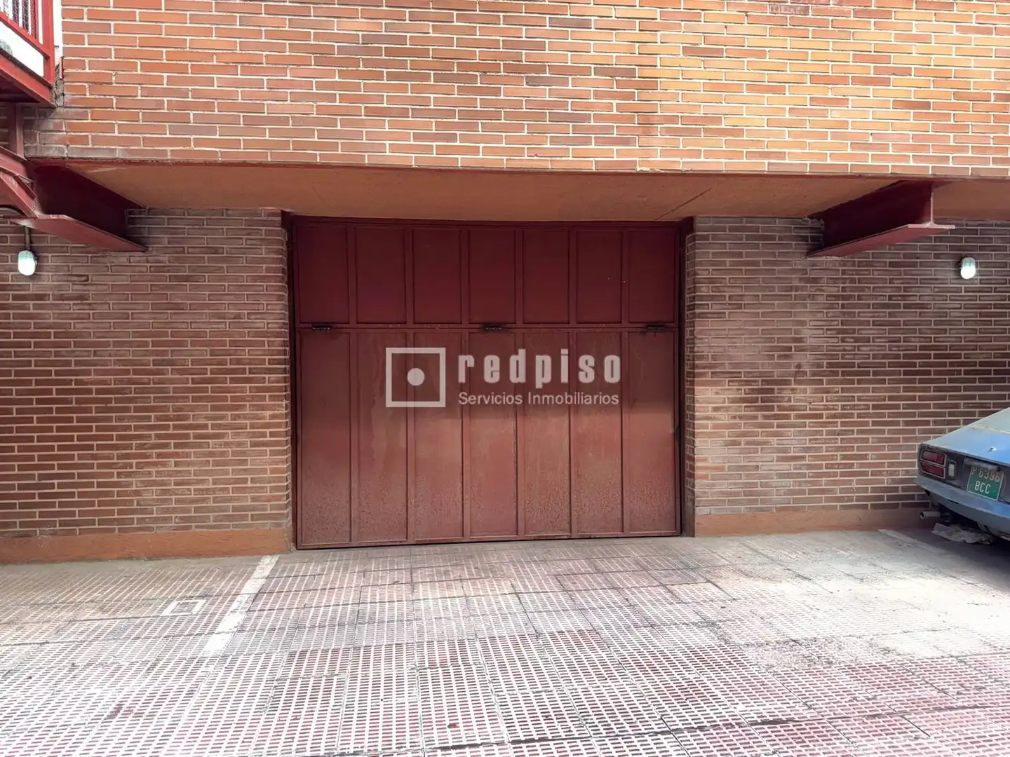 Exterior view of Garage for sale in Madrid