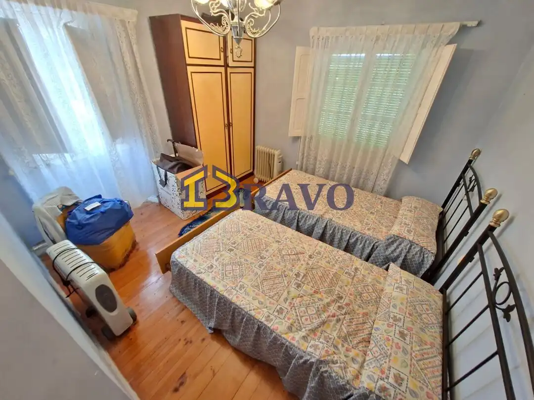 Habitación de Piso en venta en Villarcayo de Merindad de Castilla la Vieja con Calefacción y Amueblado