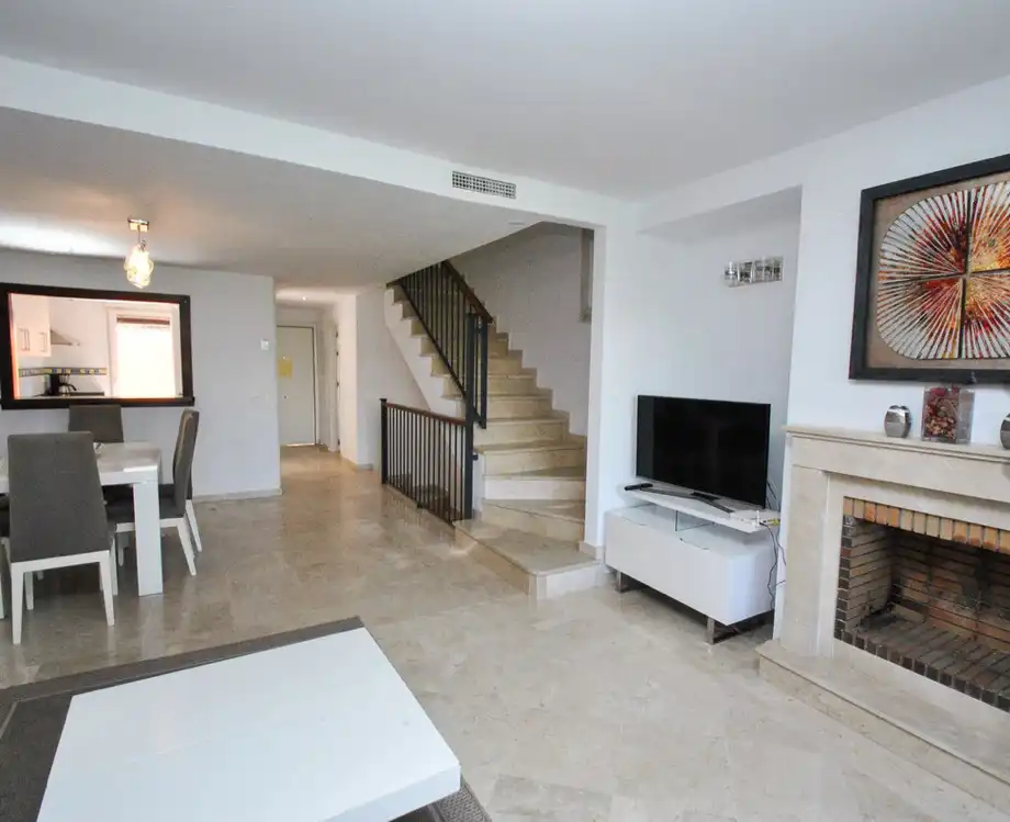 Piso con piscina en venta en Elviria - Cabopino, imagen 2