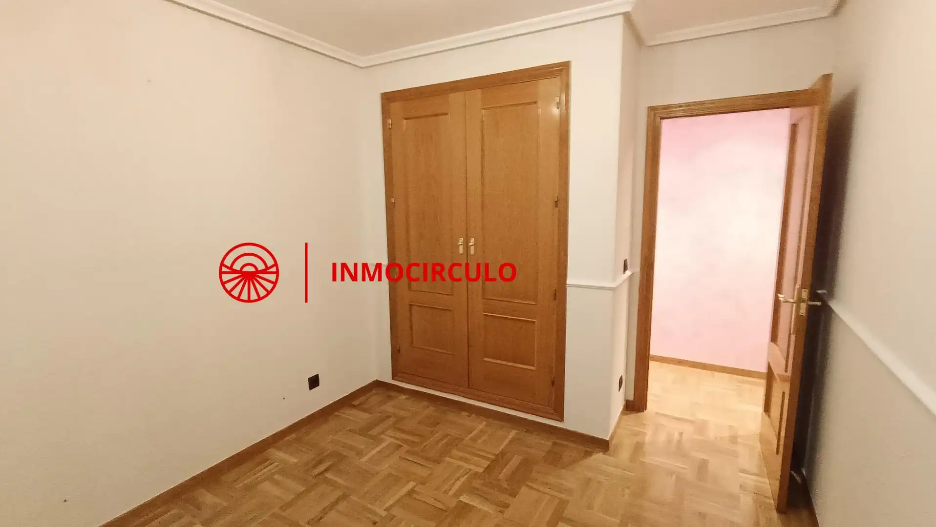 Dormitori de Apartament en venda en Burgos amb Calefacció i Traster