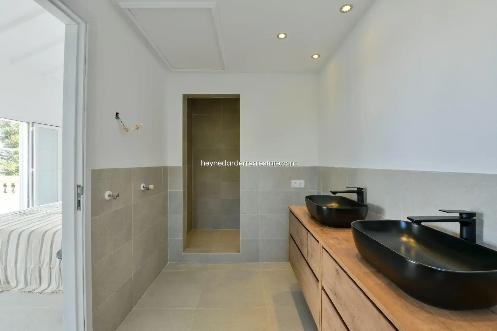Bathroom of Houses for sale in Calvià  with Air Conditioner, Private garden and Storage room