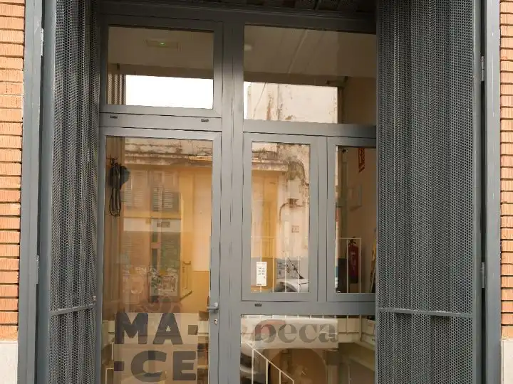Büro zur Miete in Sevilla mit Klimaanlage, Heizung und Möbliert