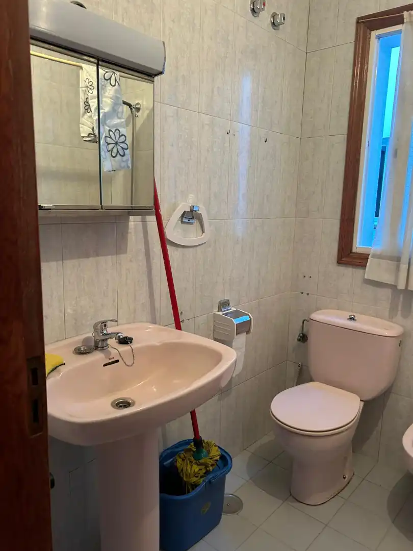Baño de Piso de alquiler en Santiago de Compostela  con Amueblado