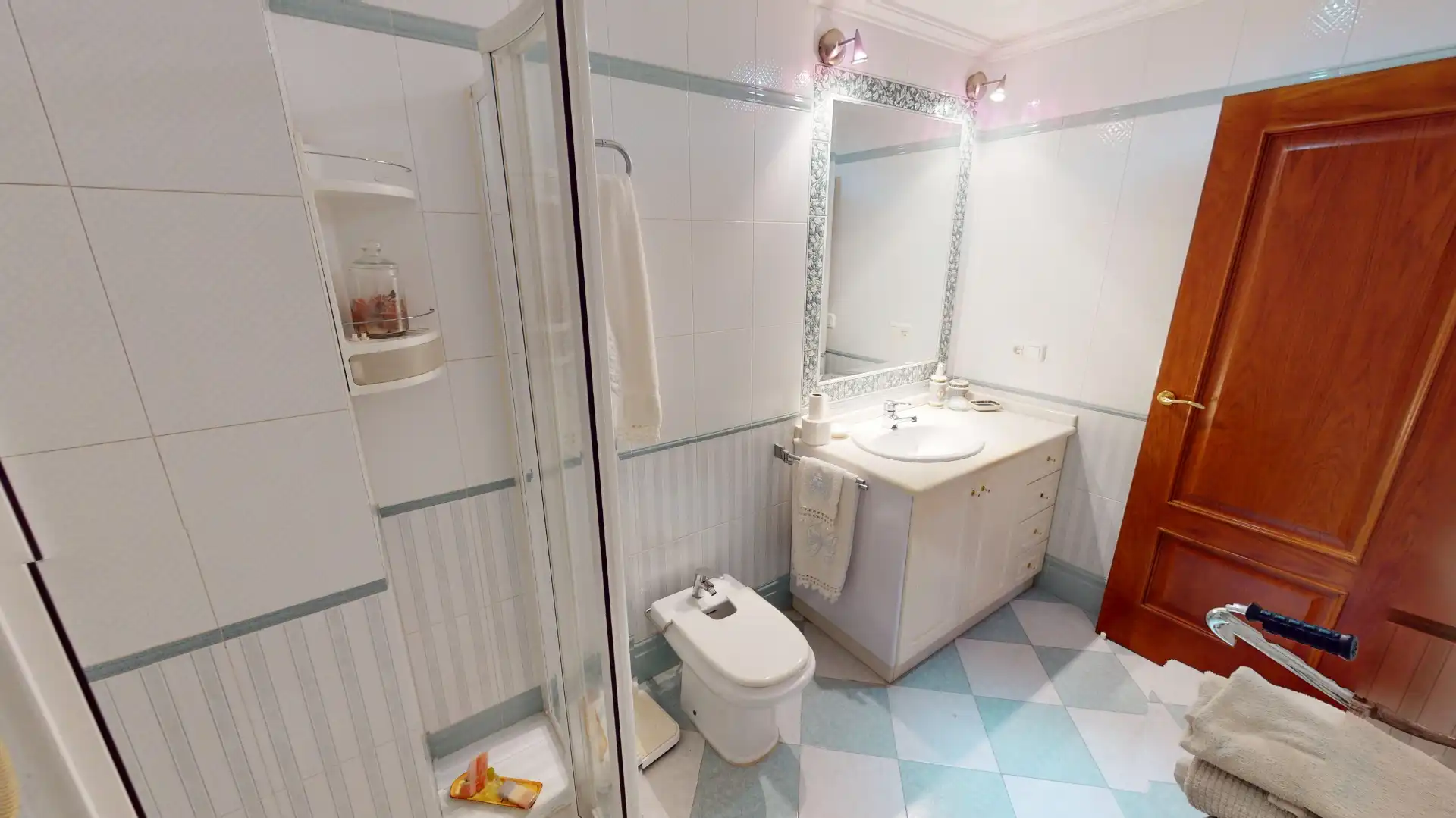 Badezimmer von Wohnung zum Verkauf in Elche / Elx mit Klimaanlage, Heizung und Abstellraum