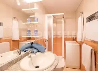 Bathroom of Flat for sale in Empuriabrava  with Air Conditioner, Terrace and Furnished