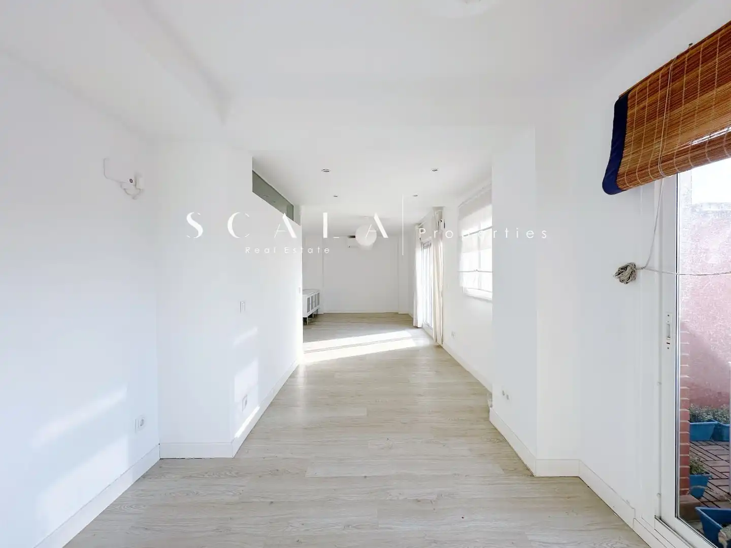 Sala d'estar de Àtic de lloguer en Madrid amb Aire condicionat, Calefacció i Terrassa