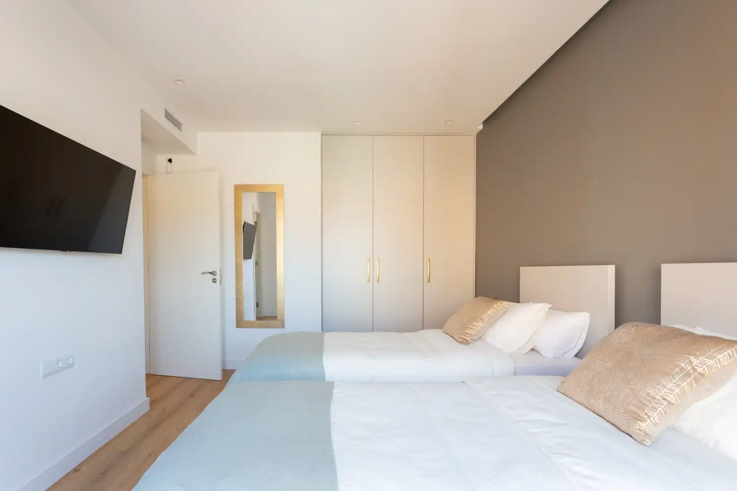 Dormitori de Apartament de lloguer en Castelldefels amb Aire condicionat, Calefacció i Moblat