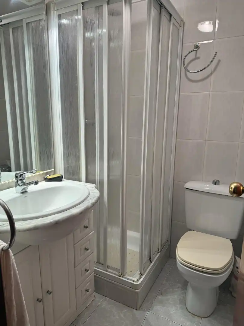 Baño de Piso en venta en Basauri  con Calefacción, Terraza y Trastero