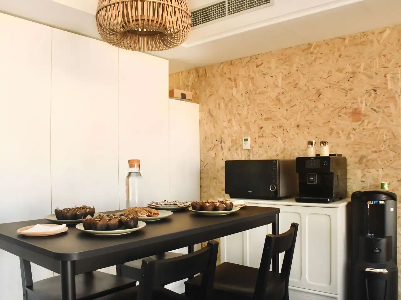 Cocina de Oficina de alquiler en Barcelona con Aire acondicionado, Calefacción y Amueblado