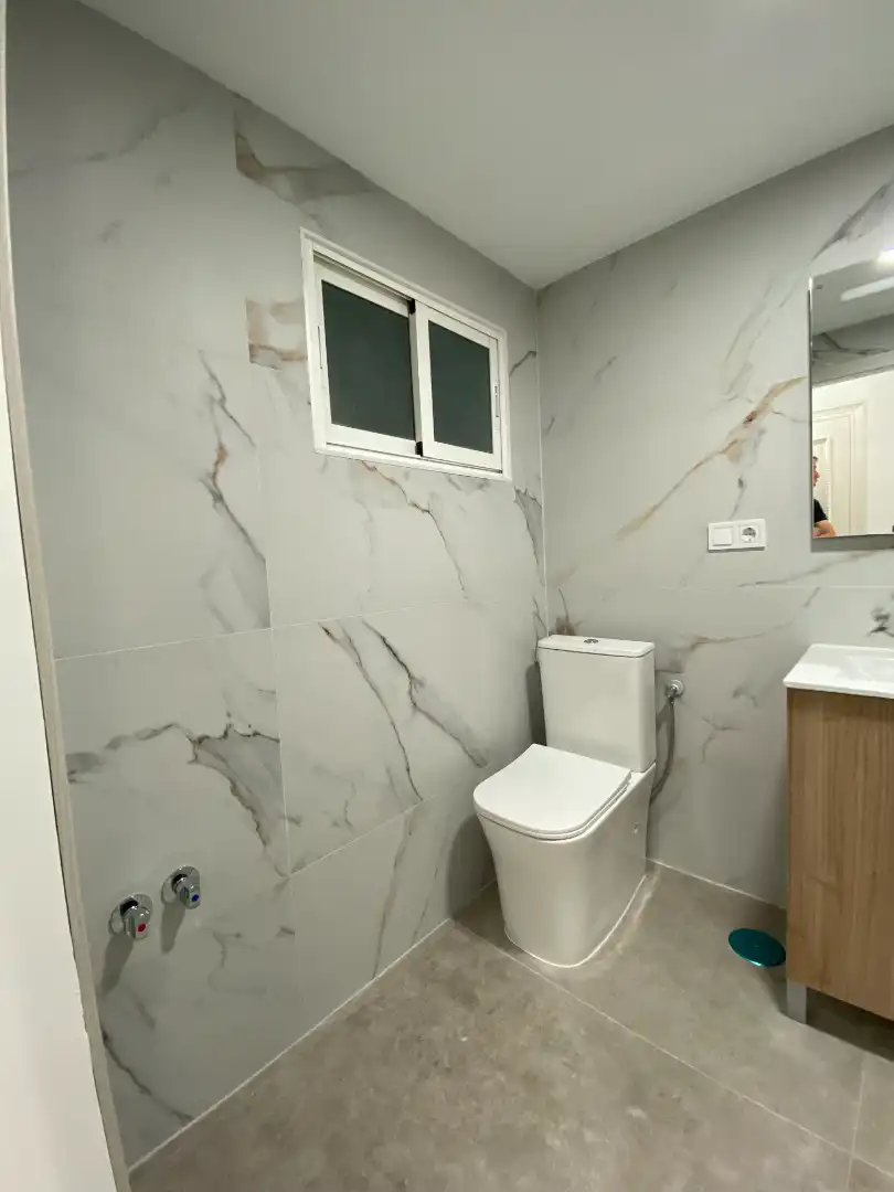 Baño de Piso en venta en Alicante / Alacant con Trastero, Horno y Microondas