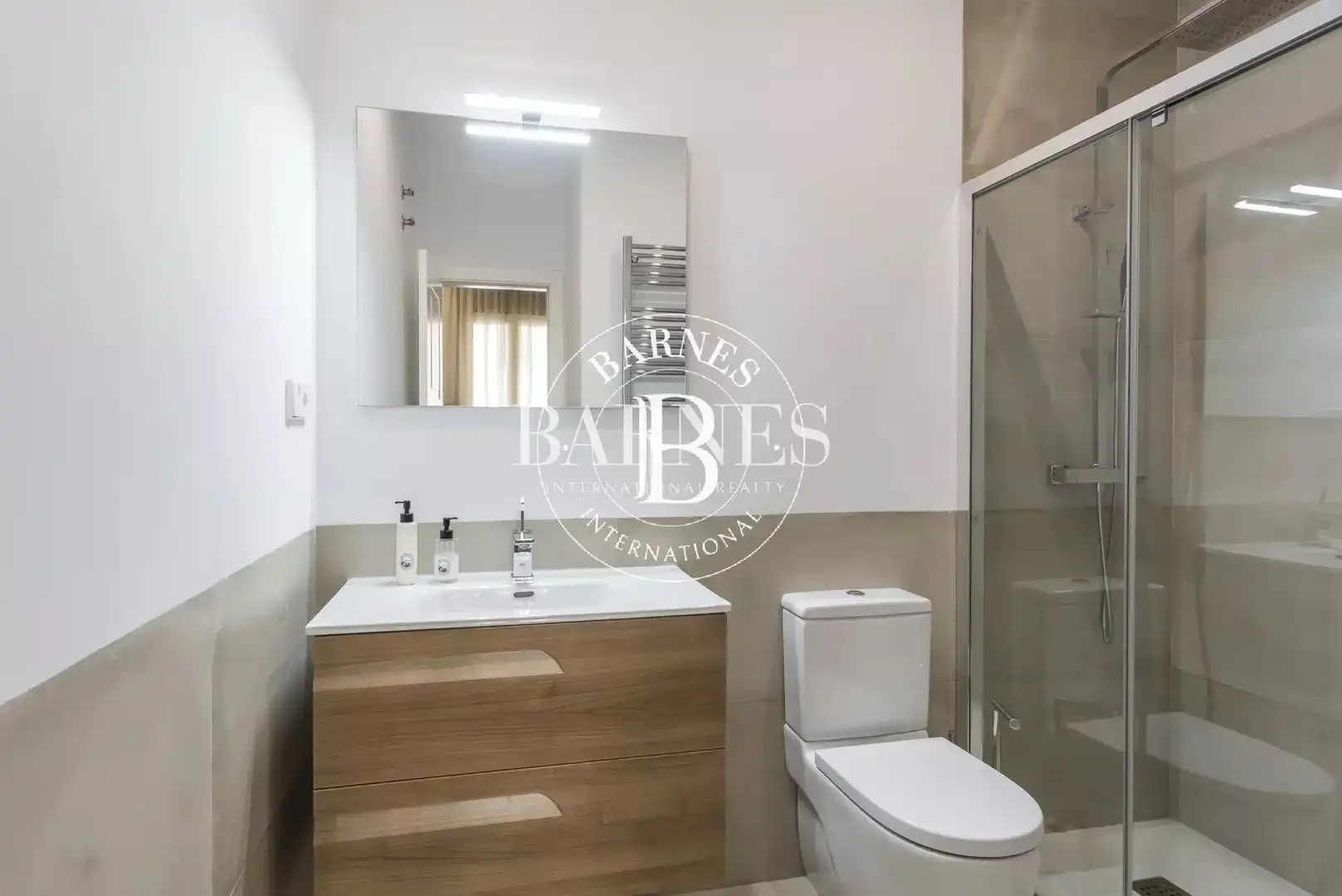 Badezimmer von Wohnung zur Miete in Madrid mit Klimaanlage, Heizung und Abstellraum