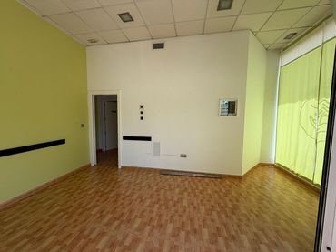 Locale commerciale in affitto a Martos