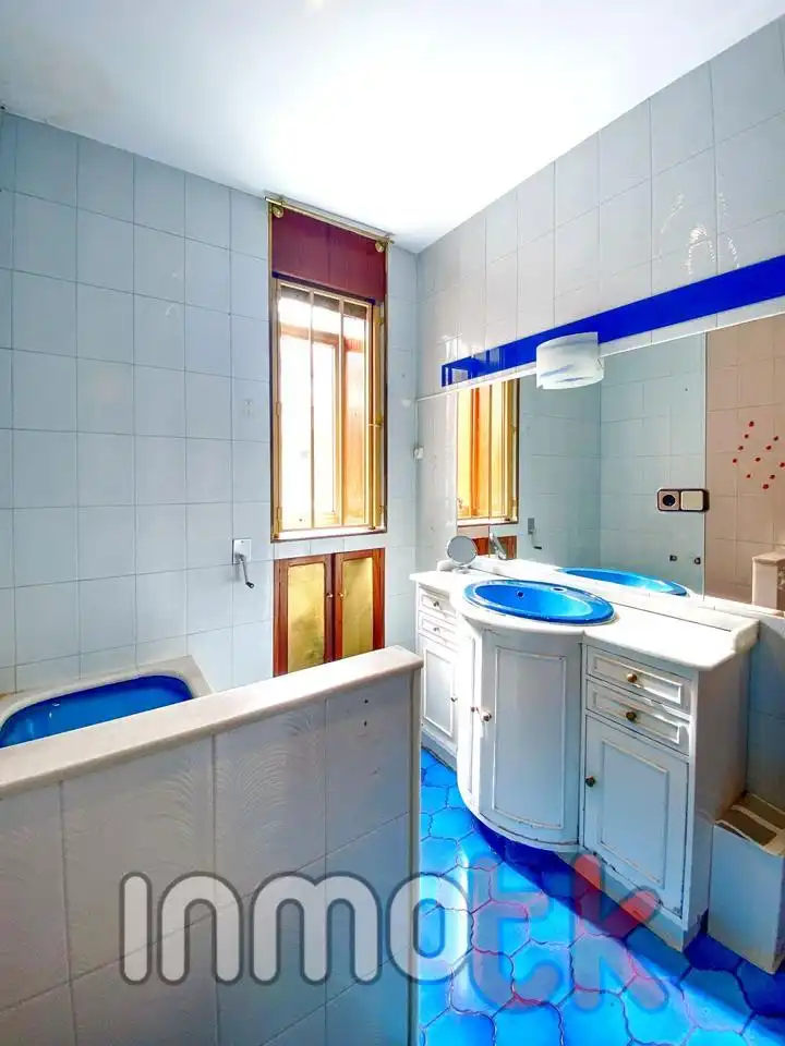 Bathroom of Houses for sale in A Coruña Capital   with Heating, Private garden and Terrace