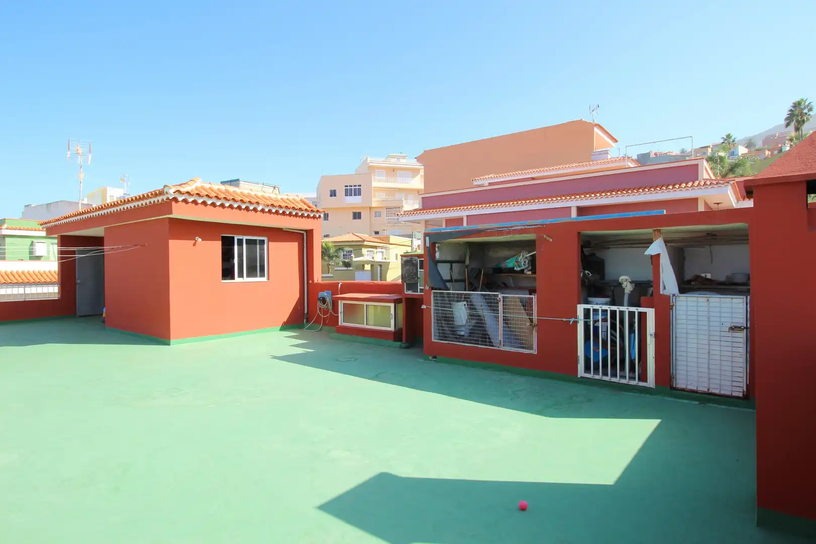 Vista exterior de Casa o chalet en venta en Santa Úrsula con Terraza, Trastero y Amueblado