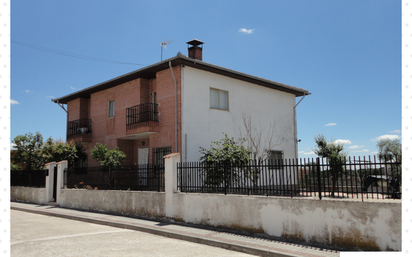 Vista exterior de Casa o xalet en venda en Mojados amb Terrassa i Balcó