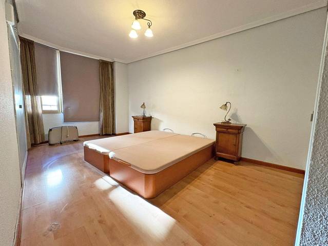 Piso en Alquiler en Calle Calle de Castellar, 5, 05 en Ensanche - Diputación