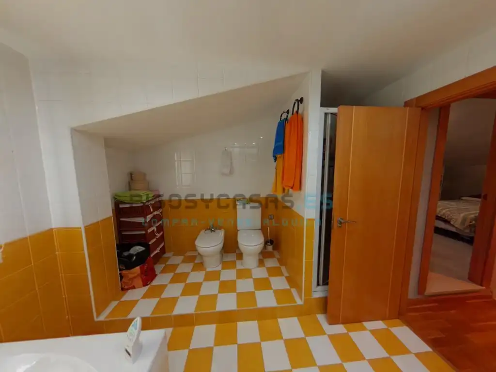 Bathroom of Houses for sale in San Mateo de Gállego  with Air Conditioner, Private garden and Terrace