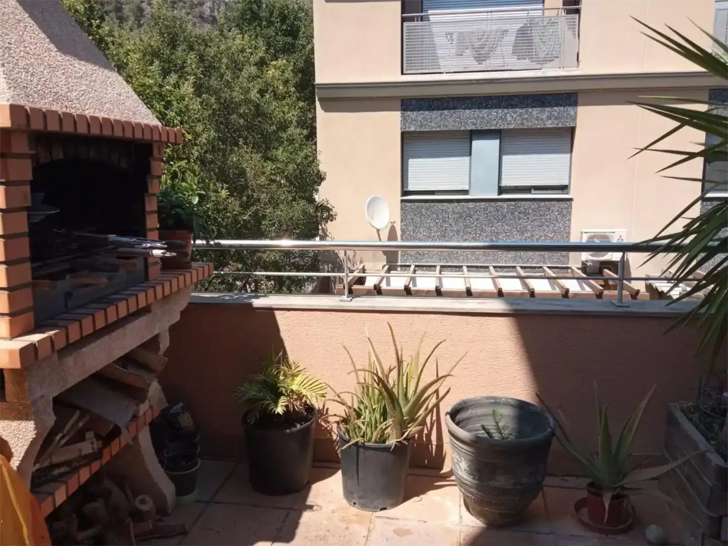 Terrassa de Casa adosada per a compartir en Vallirana amb Parquet, Piscina i Moblat