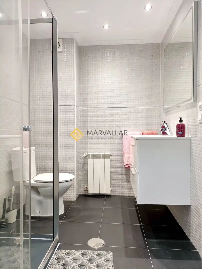 Bathroom of Flat for sale in Santander  with Heating, Terrace and Storage room