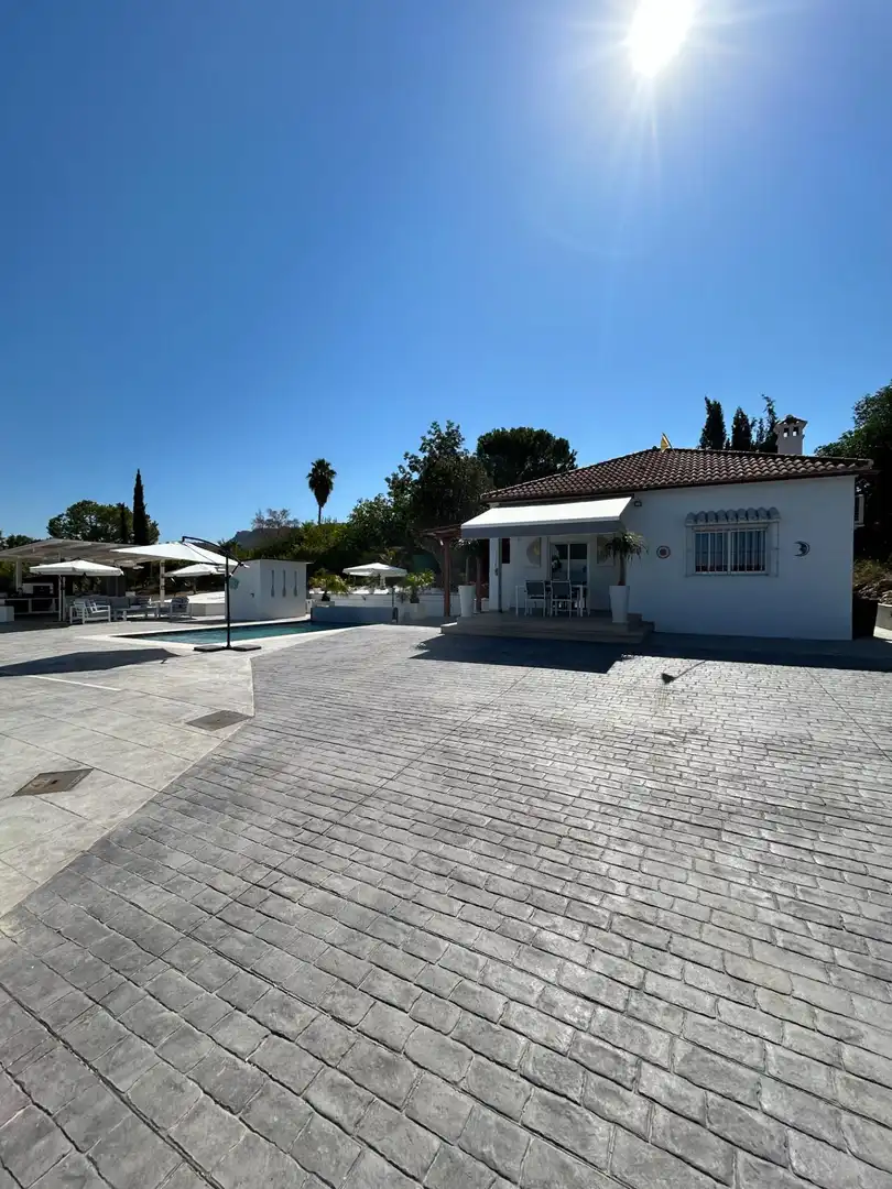 Vista exterior de Casa o xalet en venda en Cártama amb Aire condicionat, Calefacció i Jardí privat