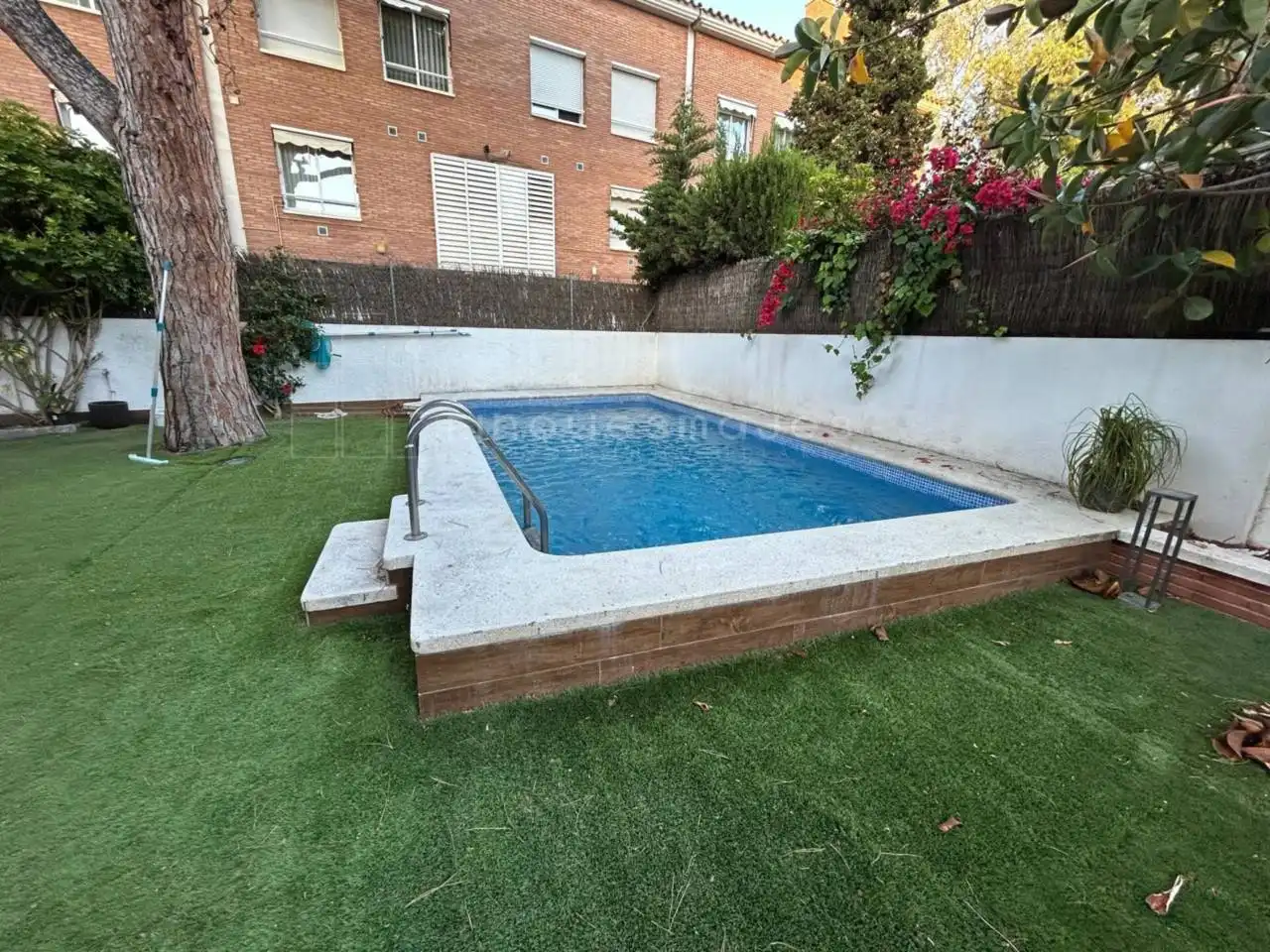 Swimming pool of Houses for sale in Castelldefels  with Air Conditioner, Heating and Private garden
