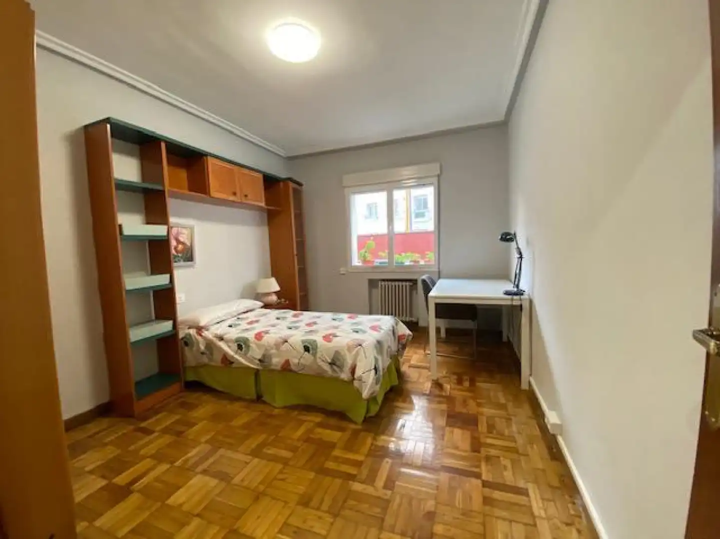 Habitación de Piso de alquiler en Oviedo  con Calefacción y Amueblado
