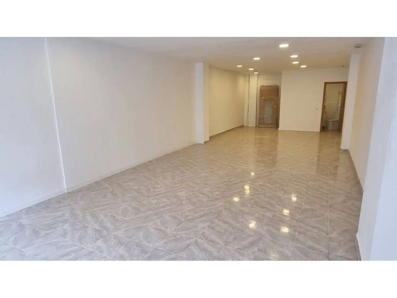 Local comercial en alquiler en Calle Calabria 148, imagen 5