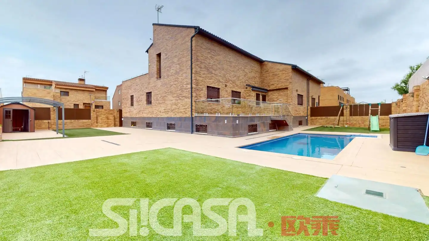 Exterior view of Detached homes for sale in Parla  with Heating, Private garden and Terrace